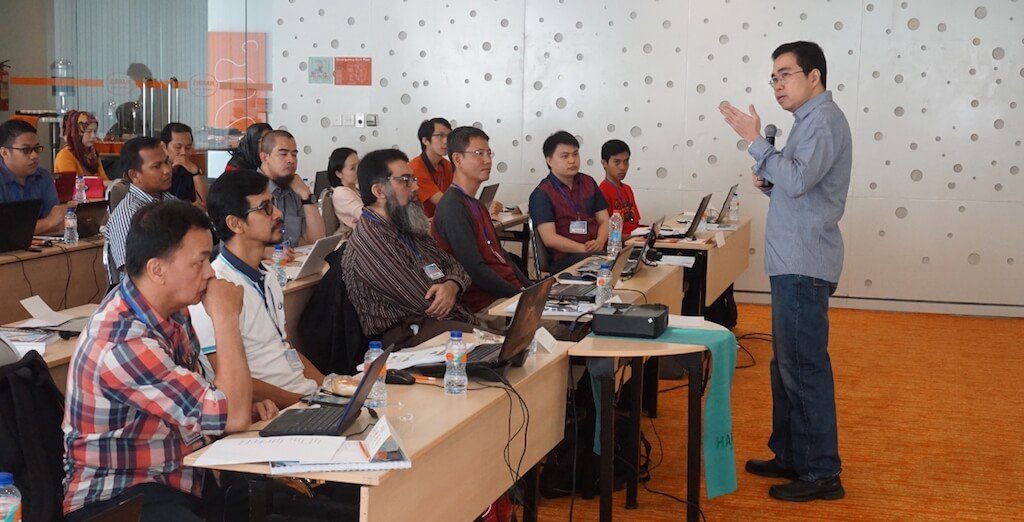 sukarto in workshop MTO