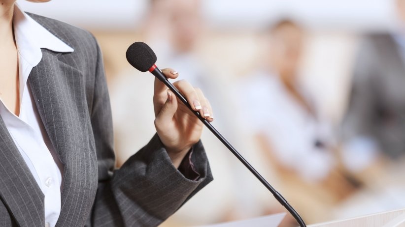 menjadi public speaker